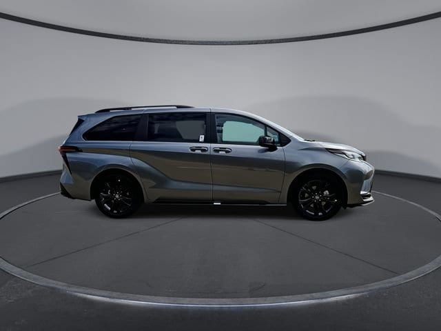 Thumbnail: 2026 Toyota Sienna - 9