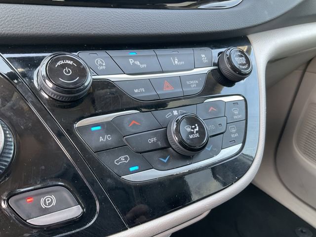 Thumbnail: 2023 Chrysler Pacifica - 22