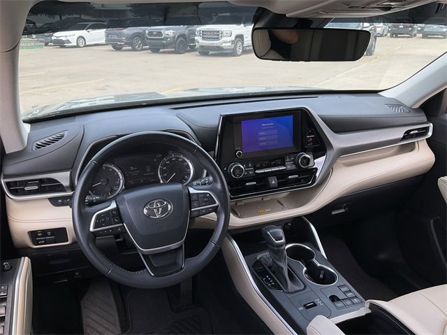 Thumbnail: 2023 Toyota Highlander - 10