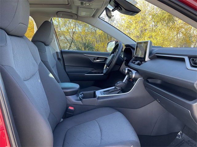 Thumbnail: 2025 Toyota RAV4 - 18