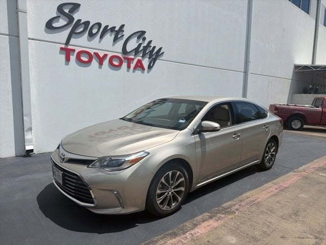 Thumbnail: 2016 Toyota Avalon - 1