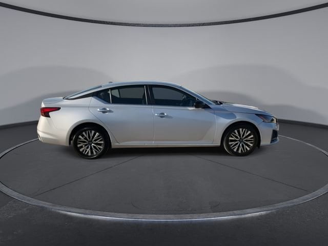 Thumbnail: 2024 Nissan Altima - 9