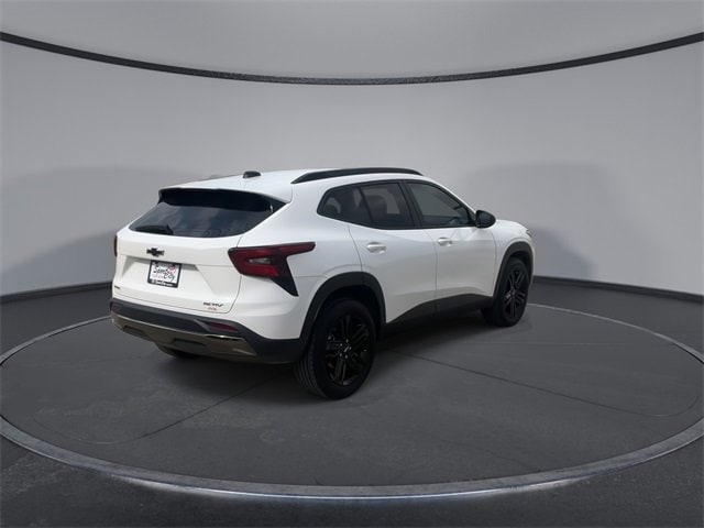 Thumbnail: 2025 Chevrolet Trax - 8