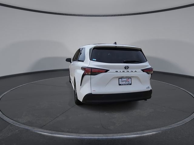 Thumbnail: 2021 Toyota Sienna - 7
