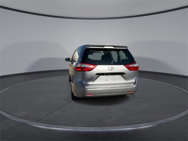 Thumbnail: 2015 Toyota Sienna - 7