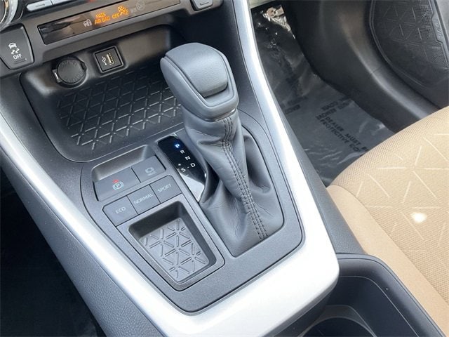 Thumbnail: 2025 Toyota RAV4 - 25