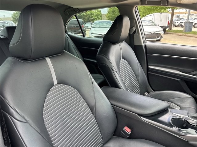 2020 Toyota Camry SE 16