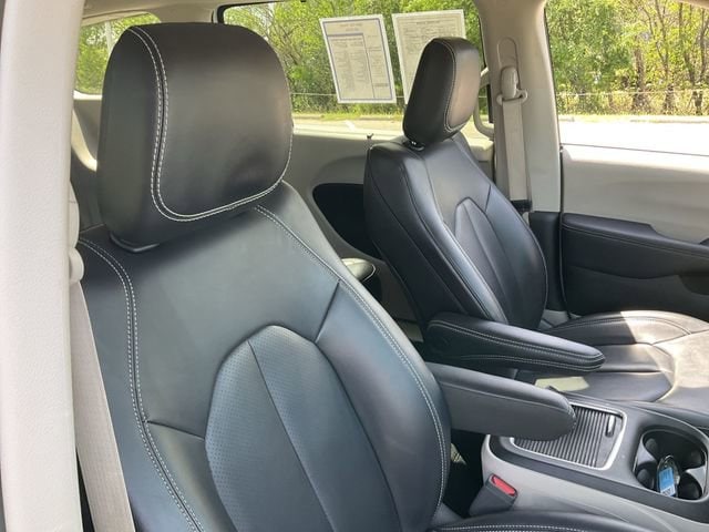 Thumbnail: 2023 Chrysler Pacifica - 17