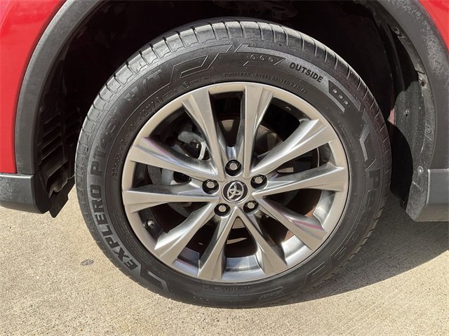 Thumbnail: 2016 Toyota RAV4 - 11