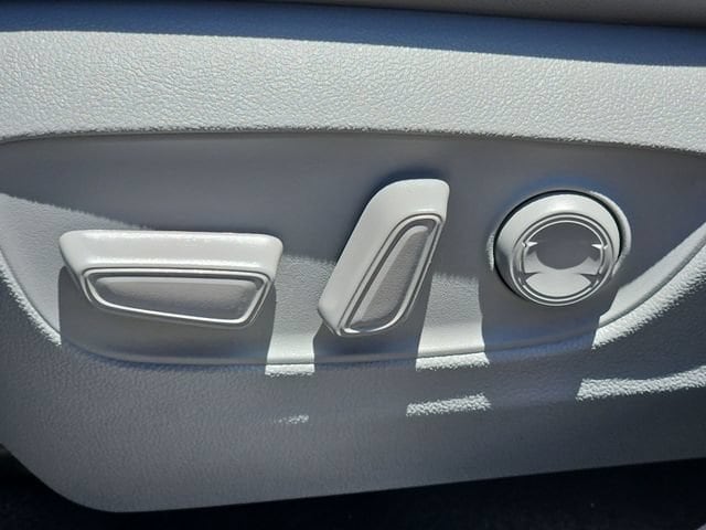 Thumbnail: 2022 Toyota Highlander - 14