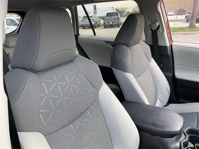 Thumbnail: 2021 Toyota RAV4 - 17