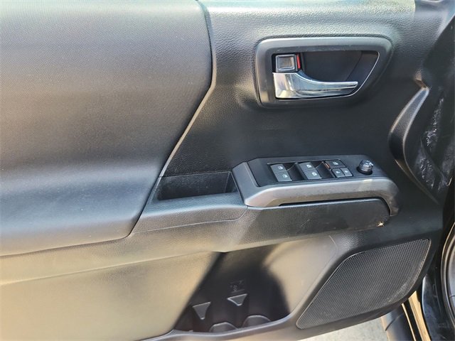 Thumbnail: 2021 Toyota Tacoma - 15