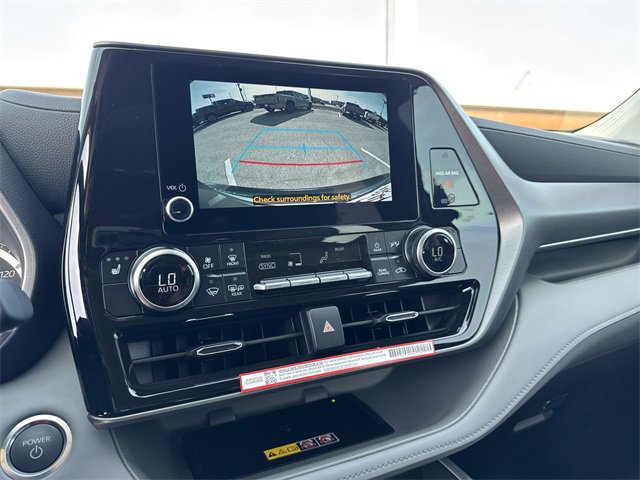 Thumbnail: 2026 Toyota Highlander - 22