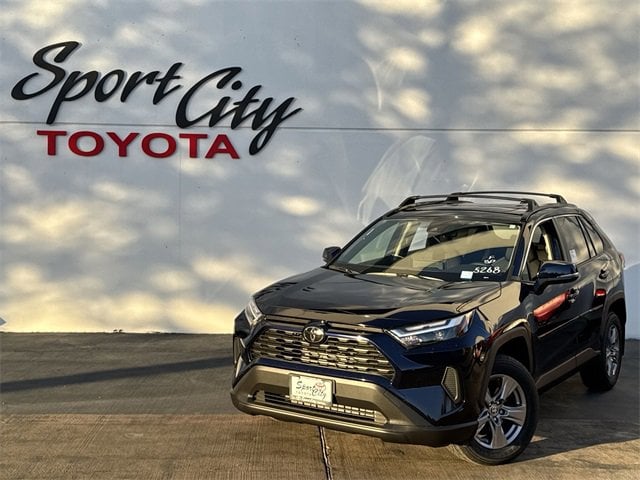 2025 Toyota RAV4 XLE's photo