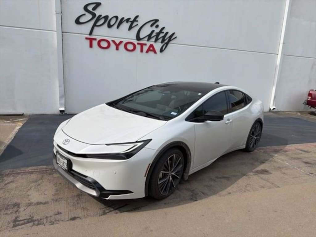 Used 2024 Toyota Prius XLE Hatchback