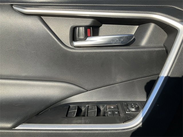 Thumbnail: 2022 Toyota RAV4 - 14