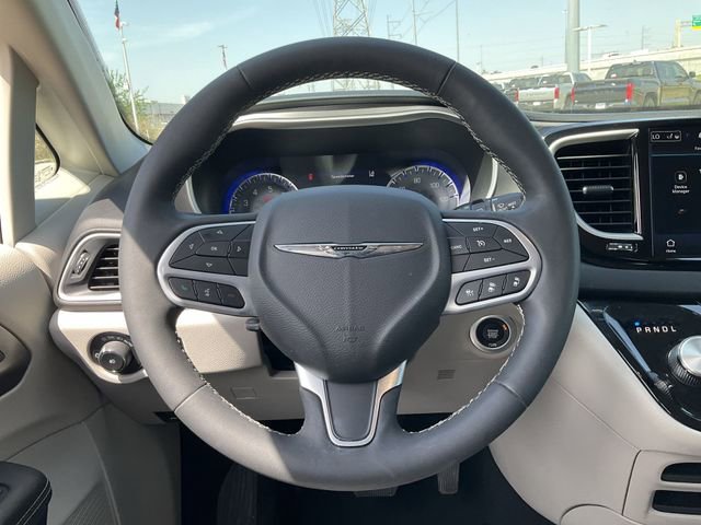 Thumbnail: 2023 Chrysler Pacifica - 19