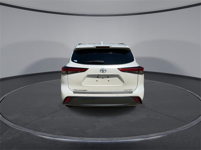 Thumbnail: 2022 Toyota Highlander - 7