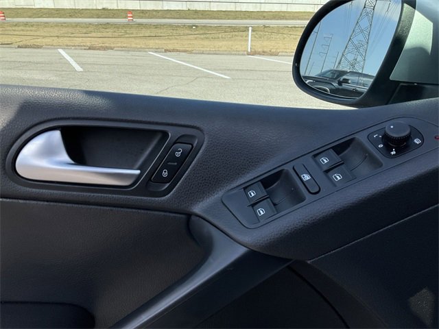 Thumbnail: 2017 Volkswagen Tiguan - 14