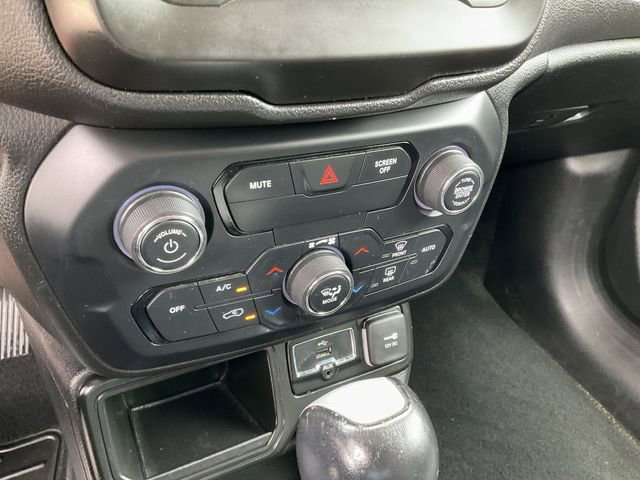Thumbnail: 2018 Jeep Renegade - 23