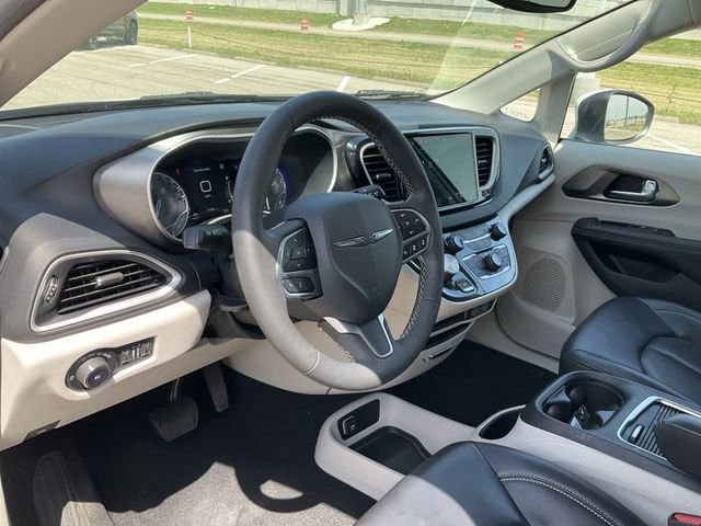 Thumbnail: 2023 Chrysler Pacifica - 10