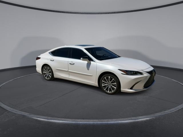 Thumbnail: 2020 Lexus ES - 2