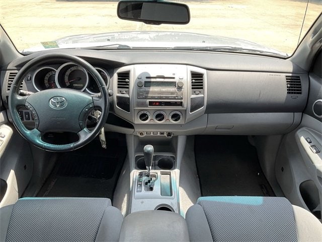 Thumbnail: 2011 Toyota Tacoma - 18