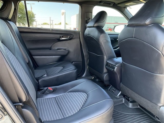 Thumbnail: 2024 Toyota Highlander - 18