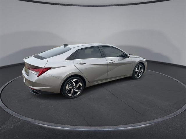 Thumbnail: 2022 Hyundai Elantra - 8