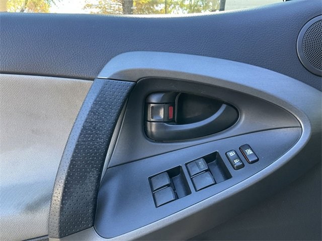 Thumbnail: 2010 Toyota RAV4 - 13