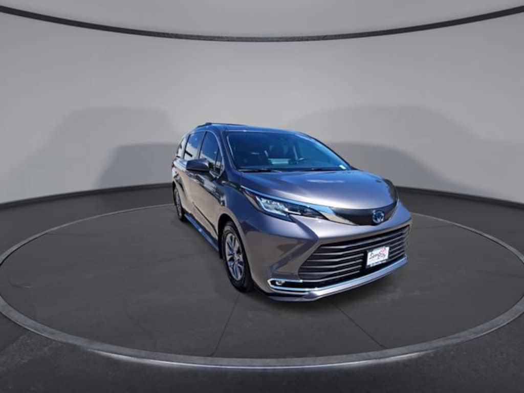 Used 2021 Toyota Sienna XLE 8 Passenger Van