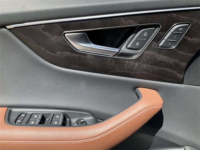 Thumbnail: 2023 Audi Q8 - 12