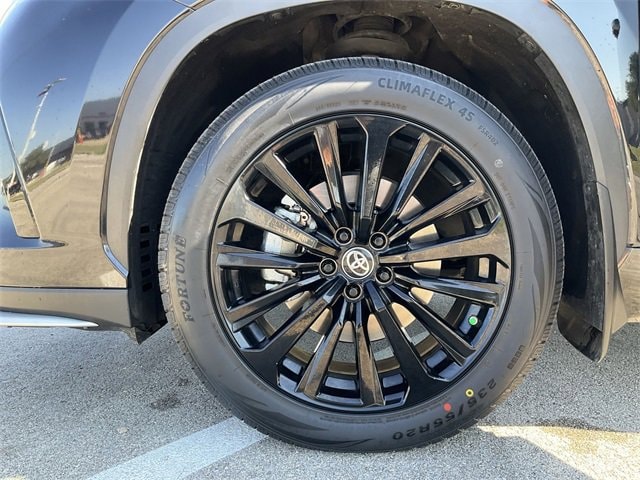 Thumbnail: 2024 Toyota Highlander - 12