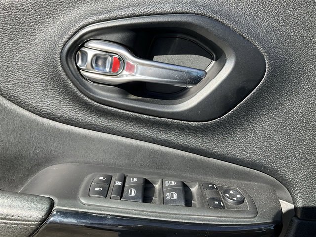 Thumbnail: 2021 Jeep Cherokee - 14