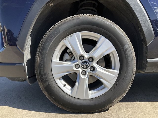 Thumbnail: 2020 Toyota RAV4 - 10