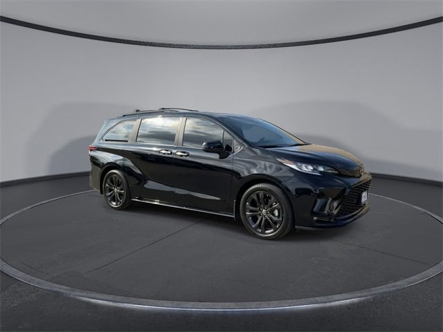 Thumbnail: 2025 Toyota Sienna - 2