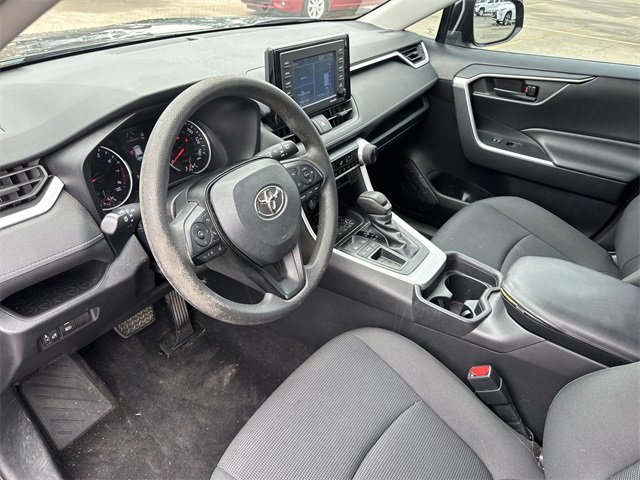2020 Toyota RAV4 LE 10