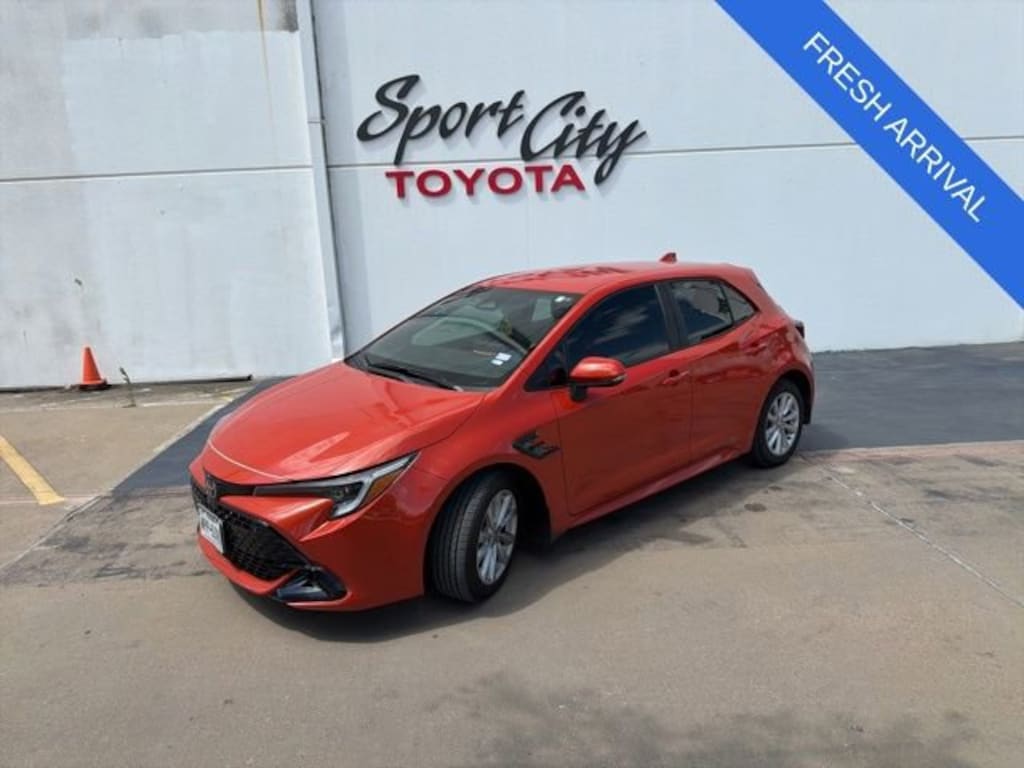 Used 2025 Toyota Corolla Hatchback SE Hatchback