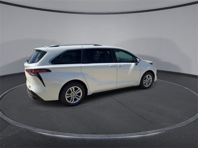 Thumbnail: 2021 Toyota Sienna - 8