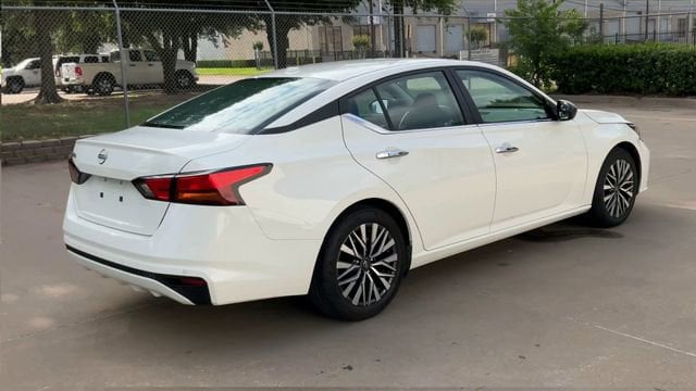 Thumbnail: 2025 Nissan Altima - 8
