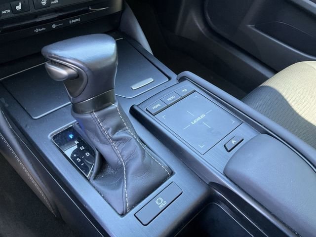 Thumbnail: 2020 Lexus ES - 24