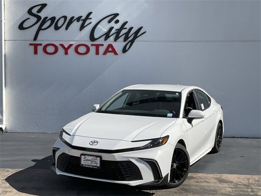 Used 2025 Toyota Camry SE Sedan