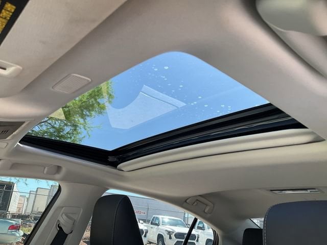 Thumbnail: 2020 Lexus ES - 14