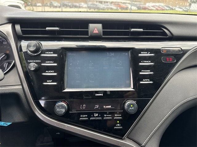 2020 Toyota Camry SE 19