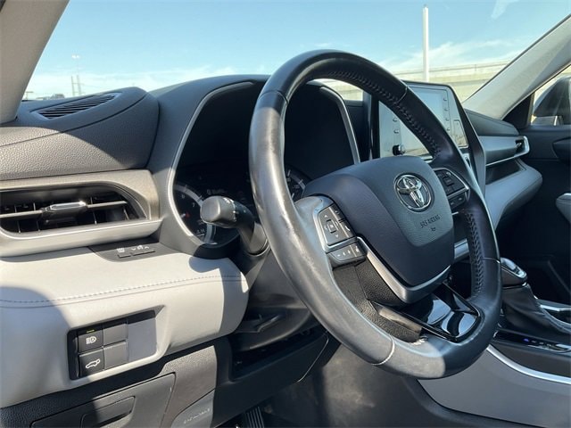 Thumbnail: 2021 Toyota Highlander - 10