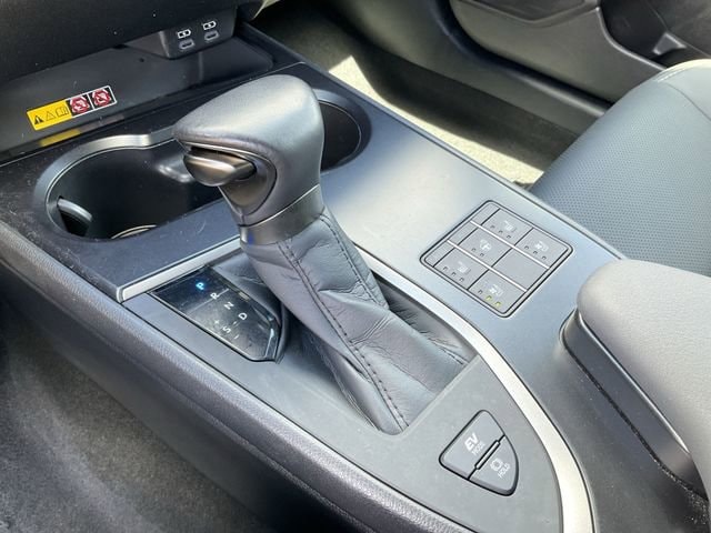 Thumbnail: 2023 Lexus UX - 25