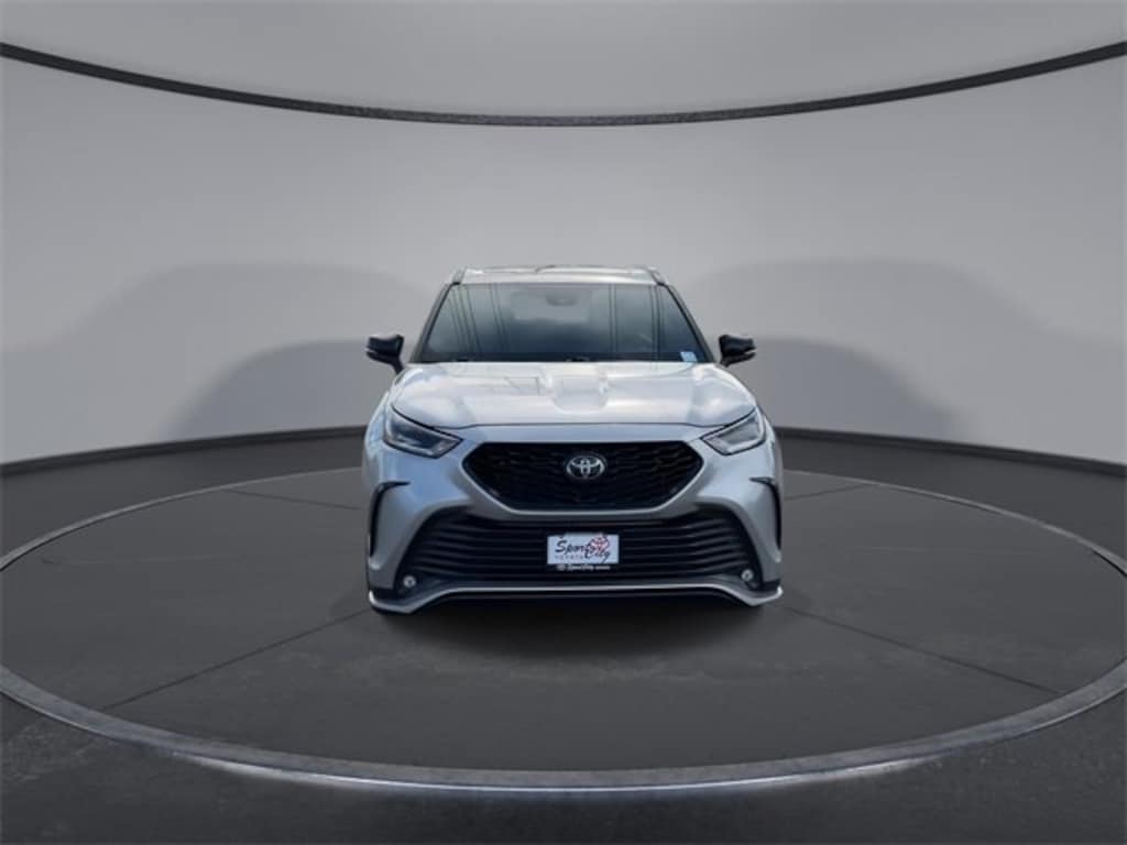 Used 2024 Toyota Highlander LE SUV