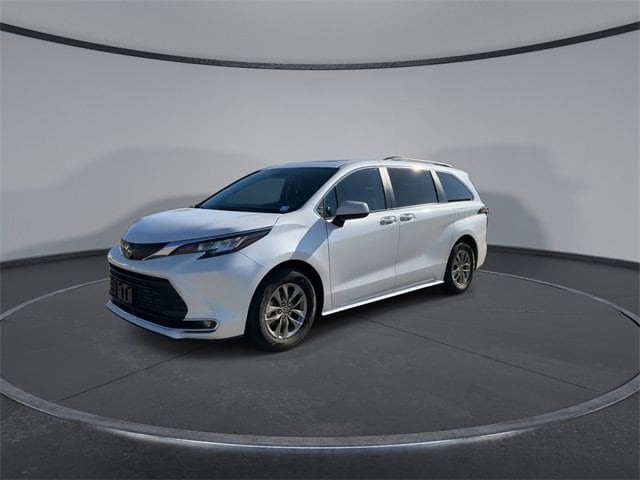Thumbnail: 2023 Toyota Sienna - 4