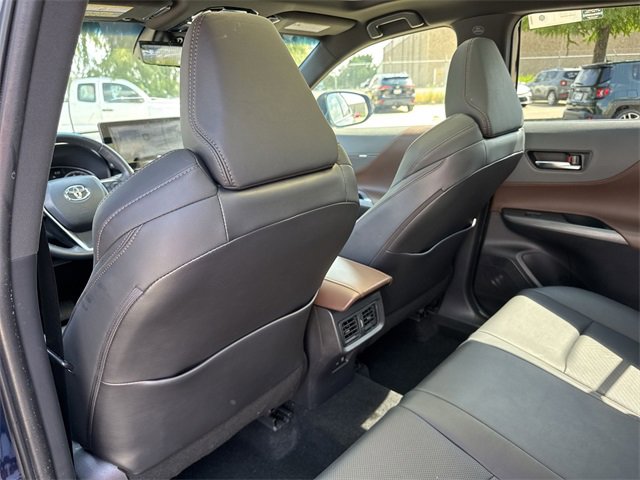 Thumbnail: 2021 Toyota Venza - 15