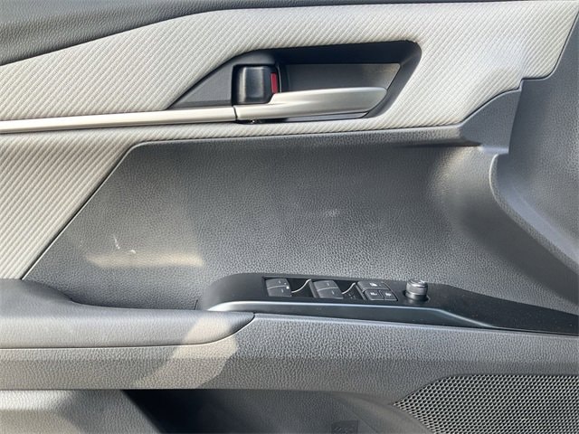 2025 Toyota Camry SE 13